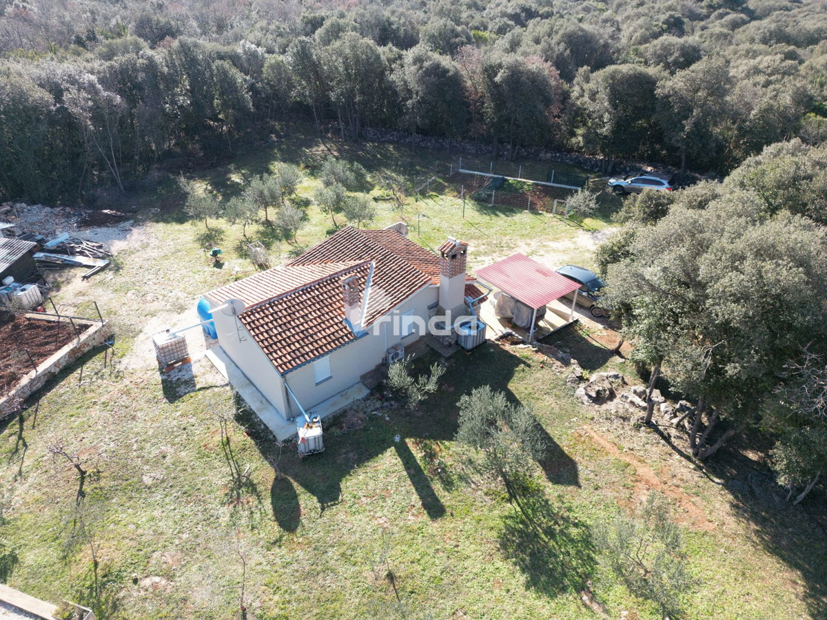 Exclusive – surroundings of Rovinj - house on a large plot (70m2 + 2800m2)