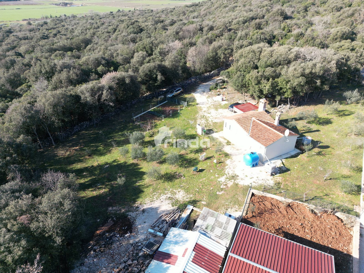 Exclusive – surroundings of Rovinj - house on a large plot (70m2 + 2800m2)