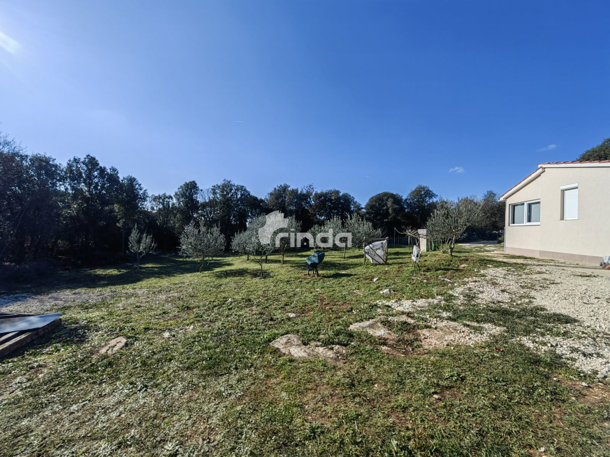 Exclusive – surroundings of Rovinj - house on a large plot (70m2 + 2800m2)