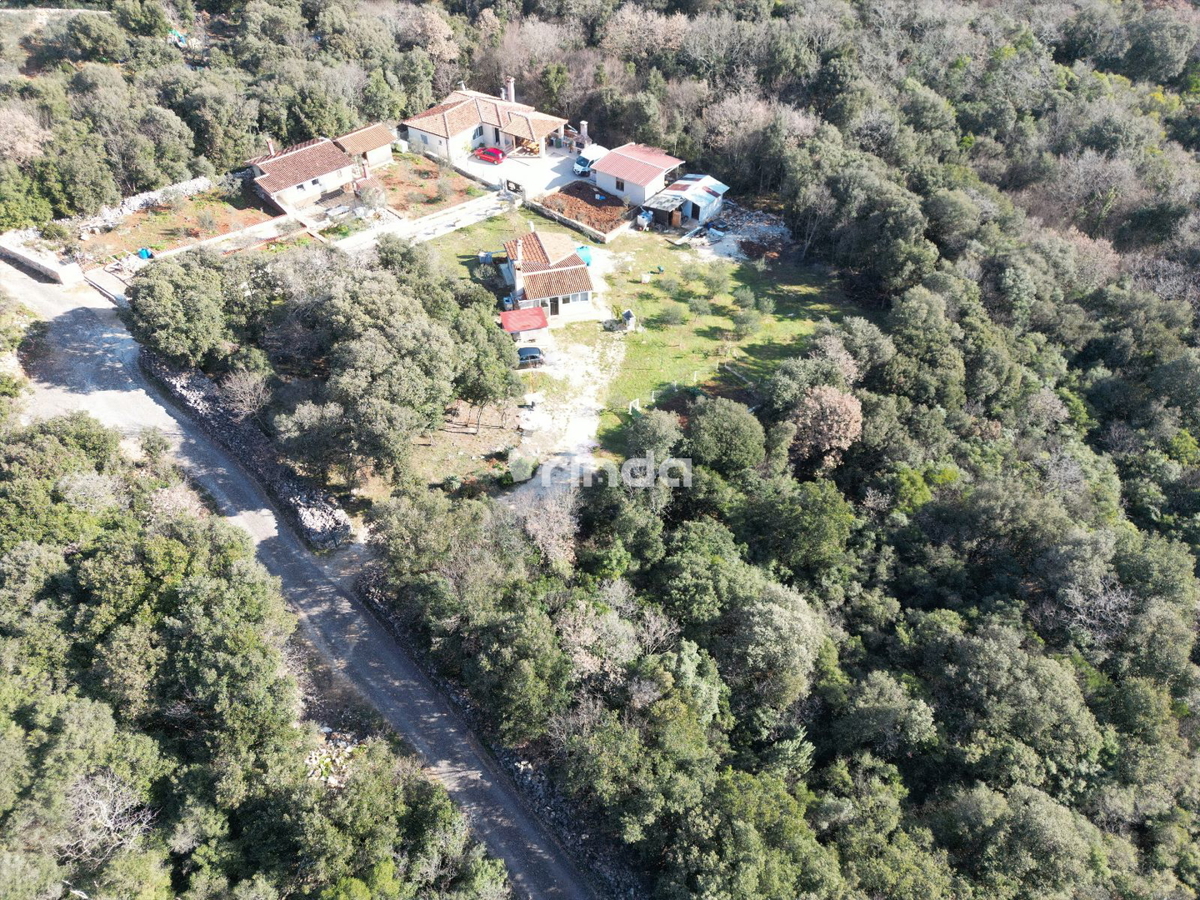 Exclusive – surroundings of Rovinj - house on a large plot (70m2 + 2800m2)