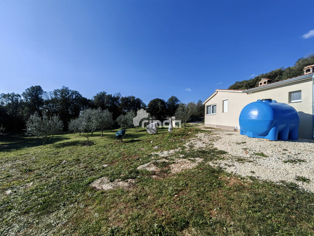 Exclusive – surroundings of Rovinj - house on a large plot (70m2 + 2800m2)