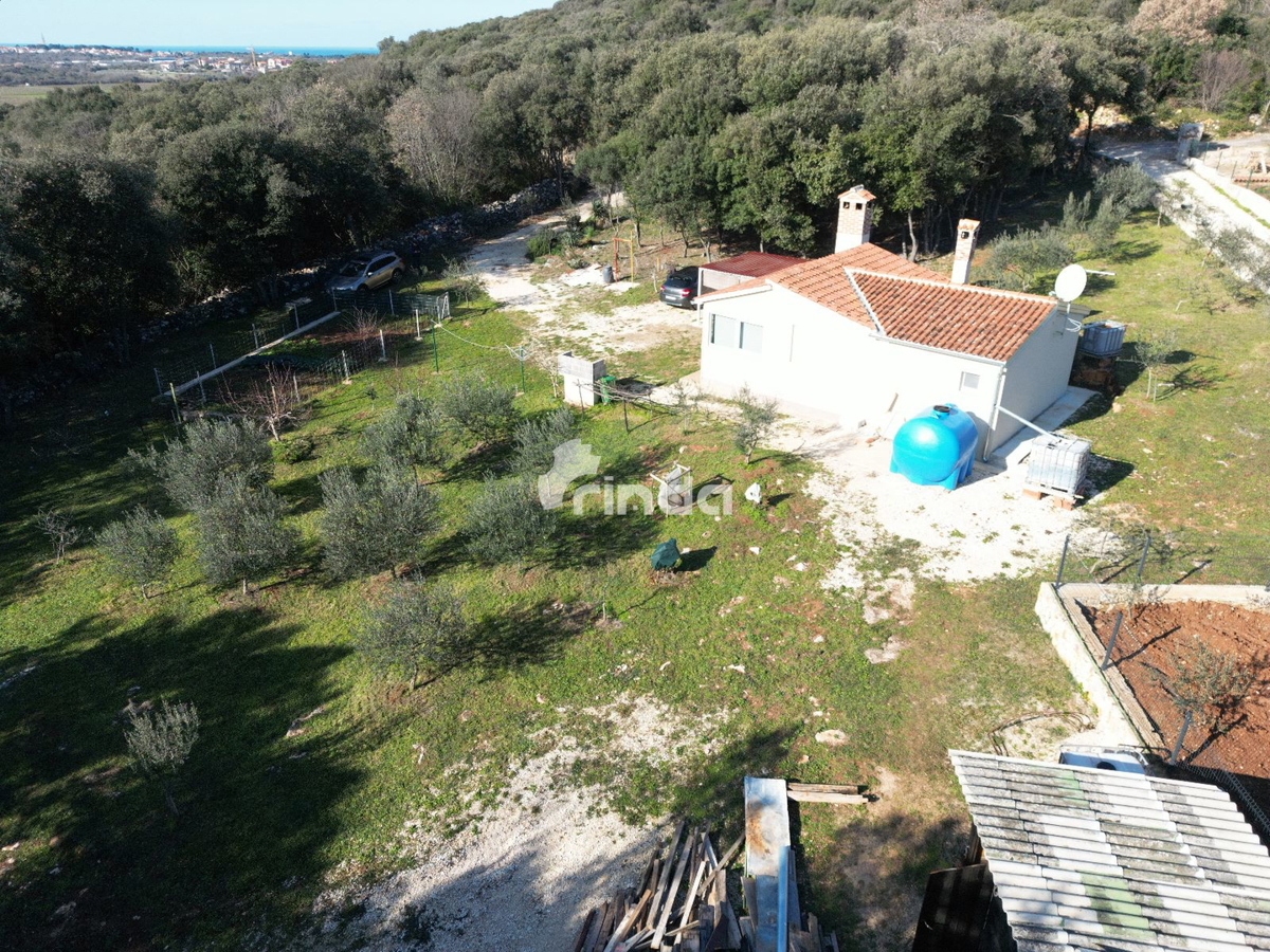 Exclusive – surroundings of Rovinj - house on a large plot (70m2 + 2800m2)