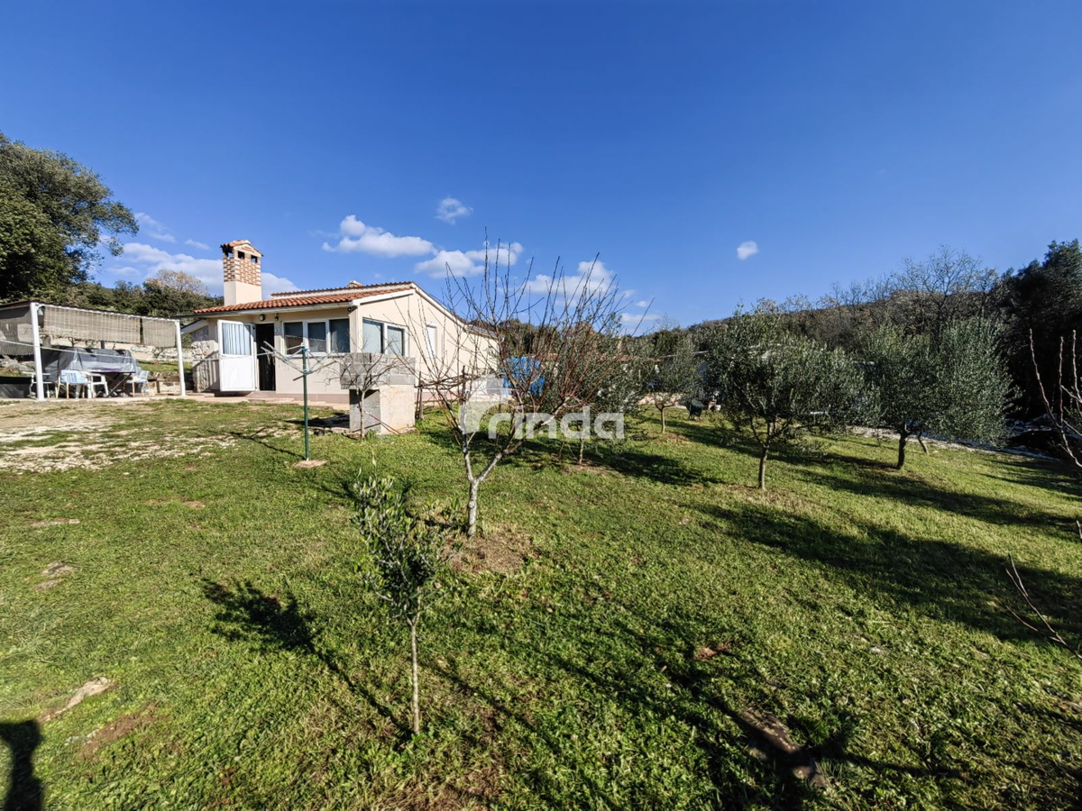 Exclusive – surroundings of Rovinj - house on a large plot (70m2 + 2800m2)