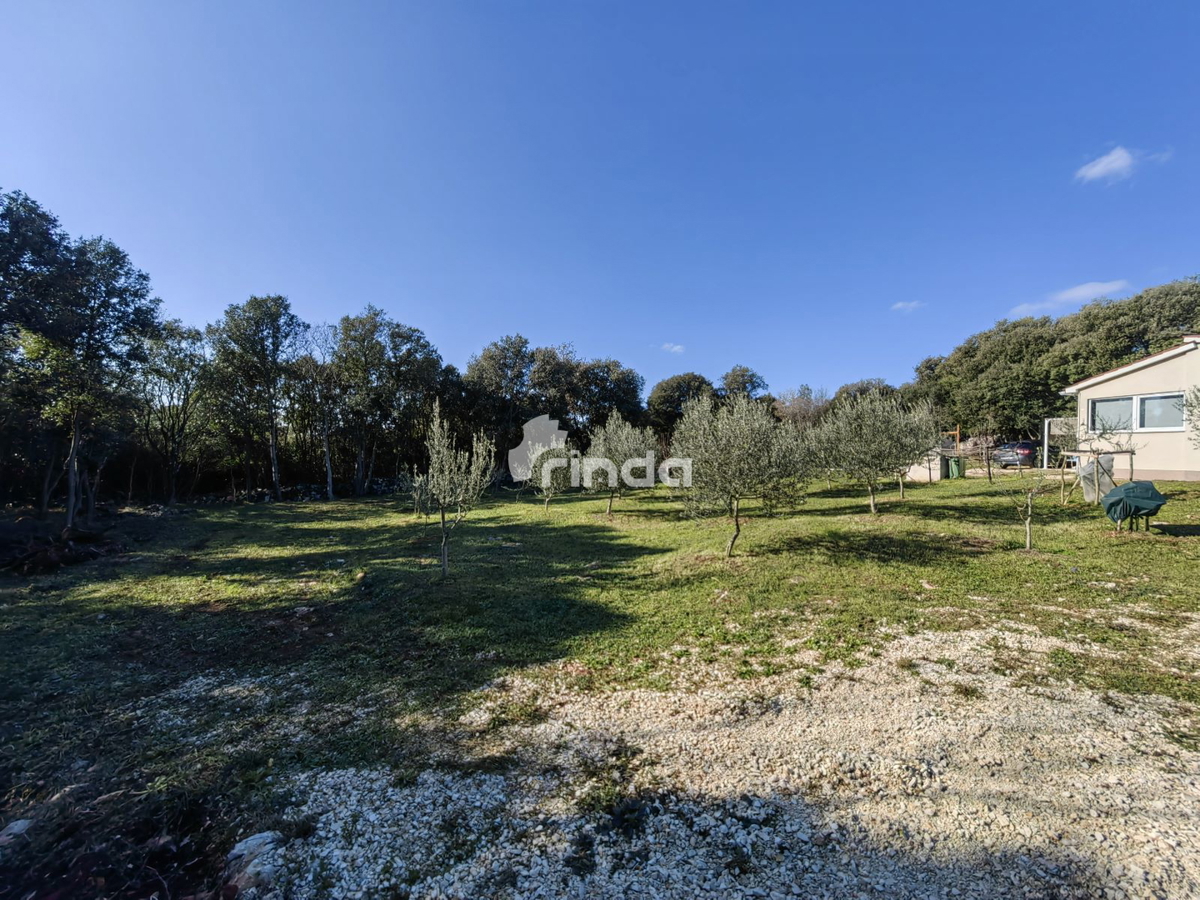 Exclusive – surroundings of Rovinj - house on a large plot (70m2 + 2800m2)