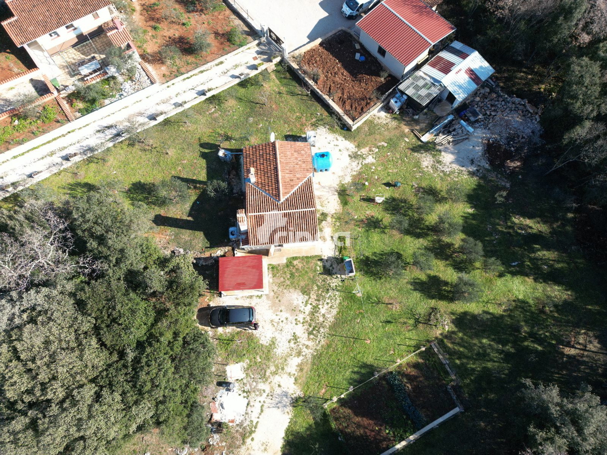 Exclusive – surroundings of Rovinj - house on a large plot (70m2 + 2800m2)