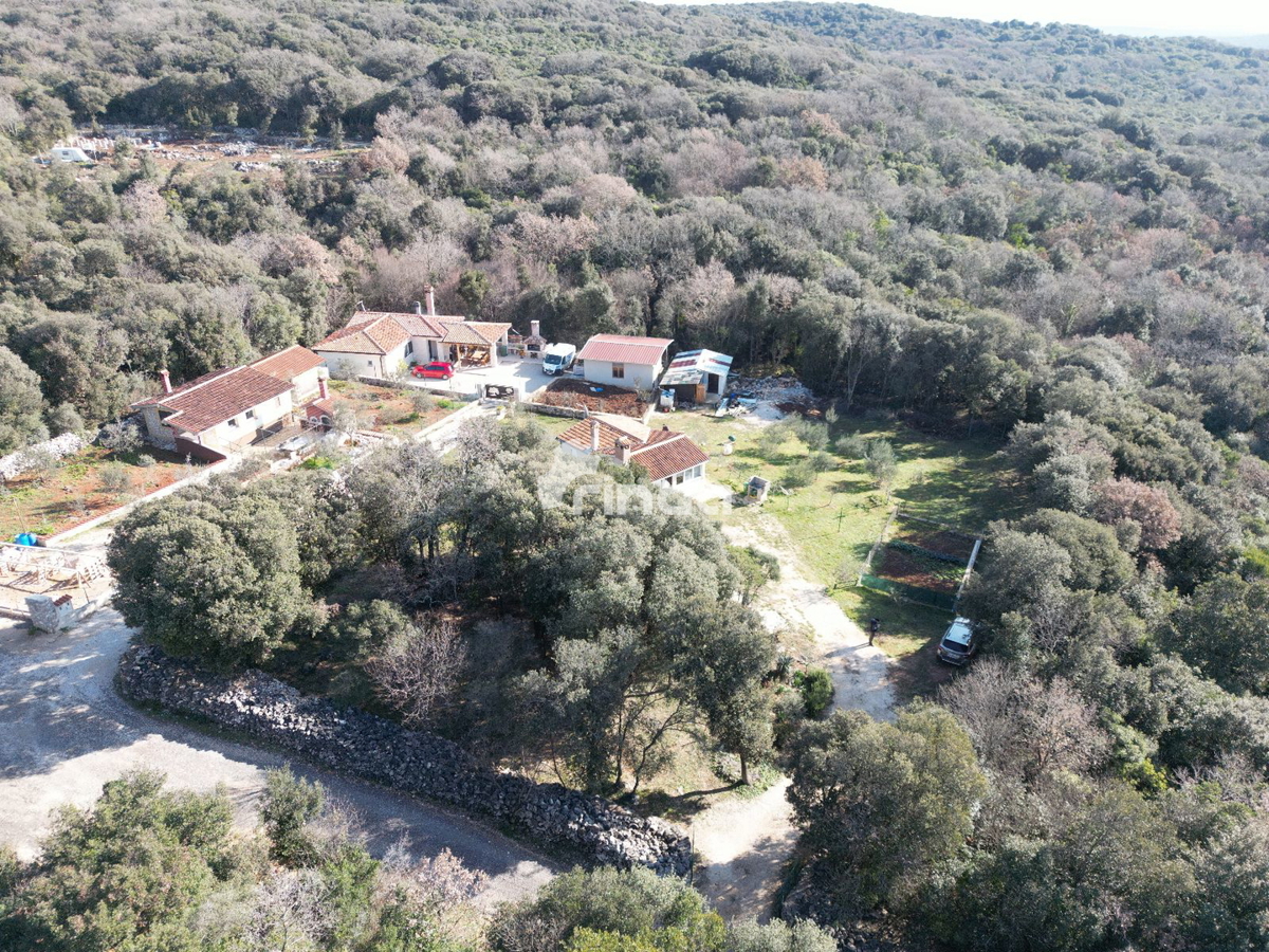 Exclusive – surroundings of Rovinj - house on a large plot (70m2 + 2800m2)