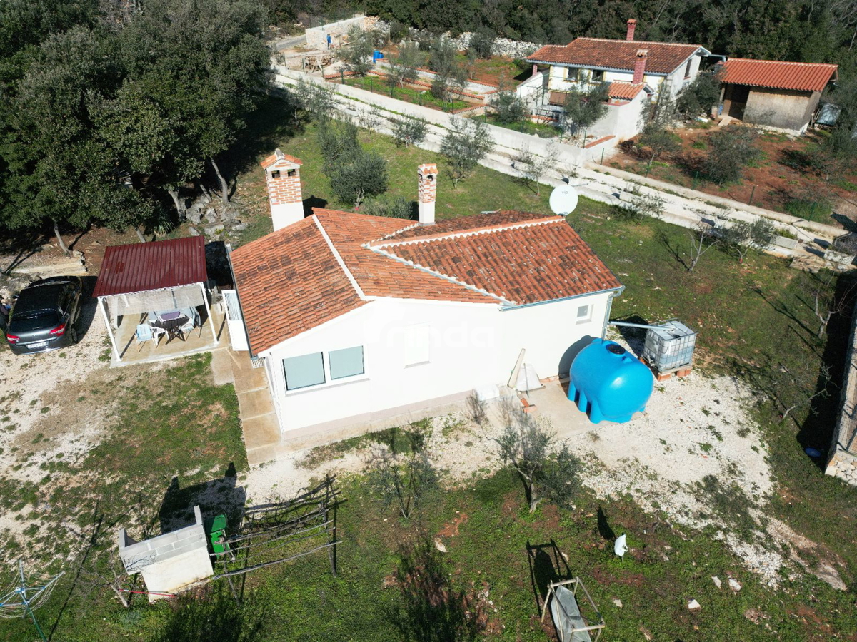 Exclusive – surroundings of Rovinj - house on a large plot (70m2 + 2800m2)