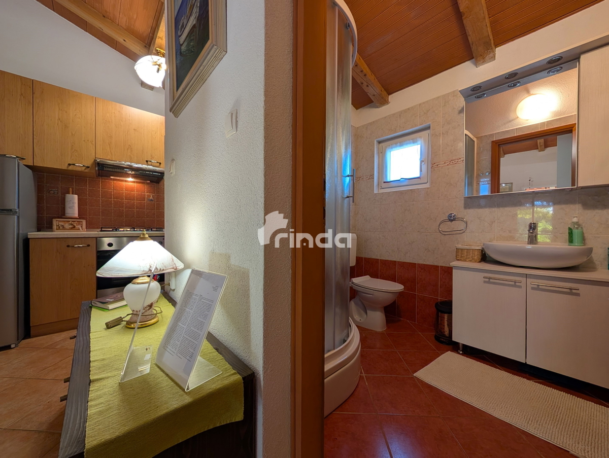 Grande proprietà nella periferia di Rovigno - 125m2 + (4550m2)