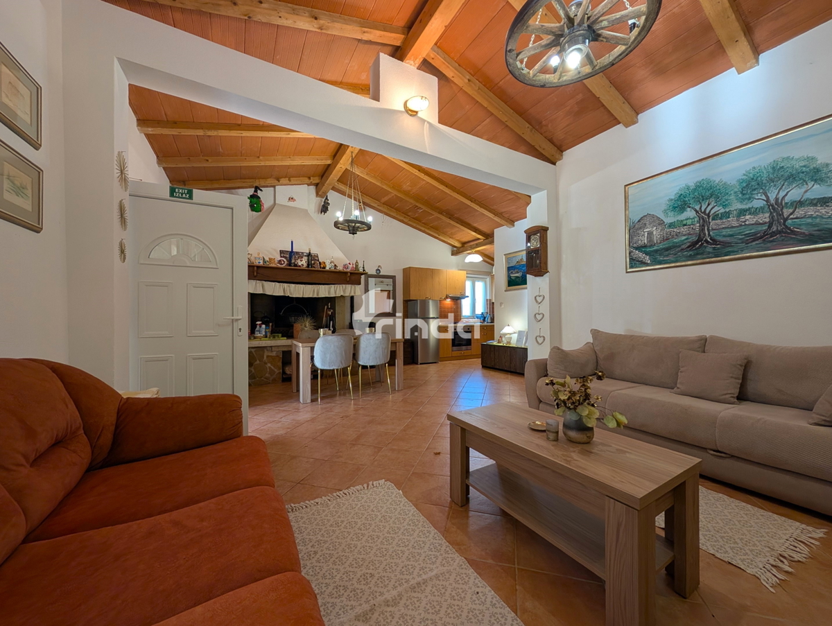 Grande proprietà nella periferia di Rovigno - 125m2 + (4550m2)