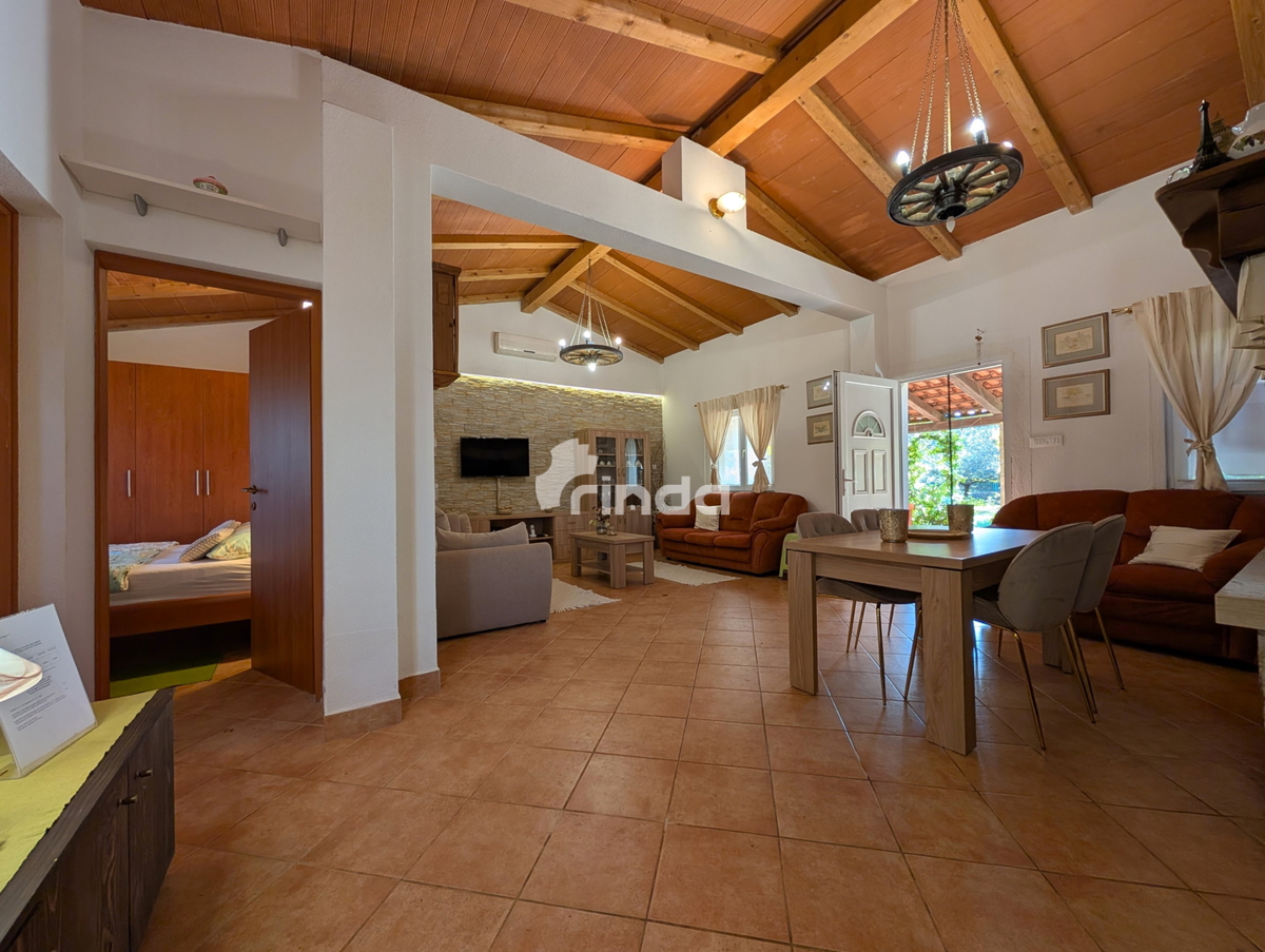 Grande proprietà nella periferia di Rovigno - 125m2 + (4550m2)