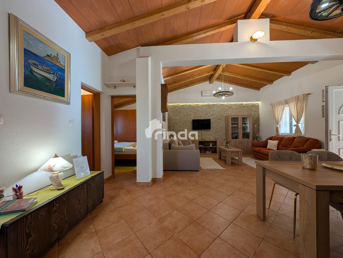 Grande proprietà nella periferia di Rovigno - 125m2 + (4550m2)