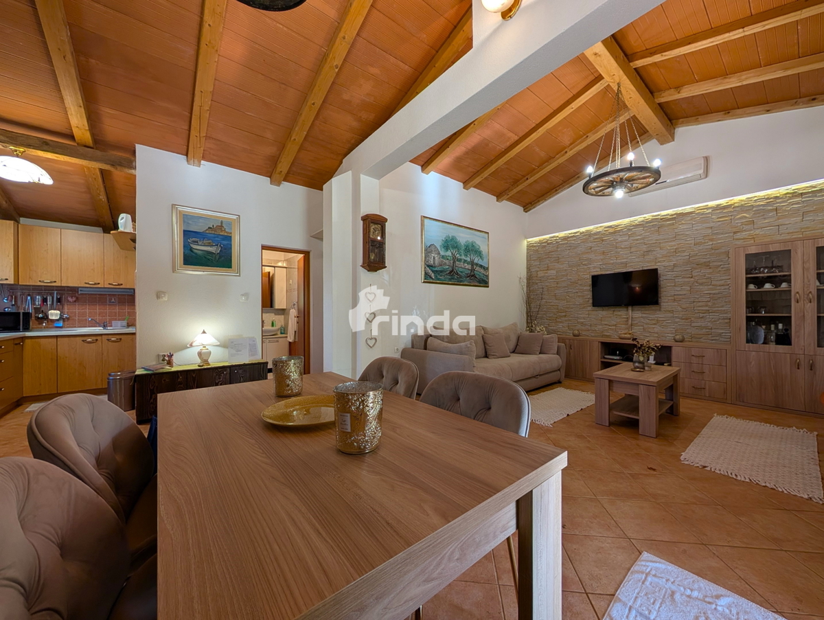 Grande proprietà nella periferia di Rovigno - 125m2 + (4550m2)