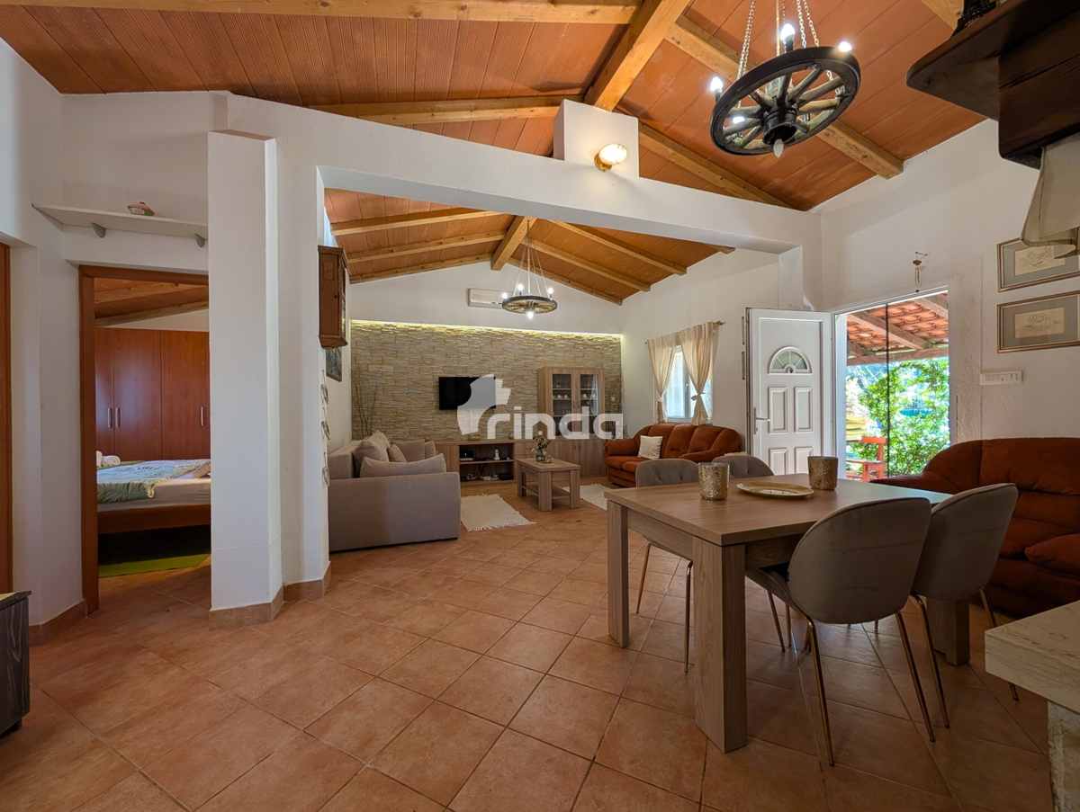 Grande proprietà nella periferia di Rovigno - 125m2 + (4550m2)