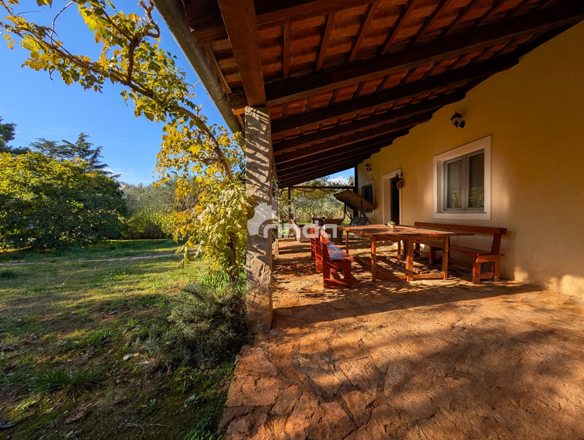 Grande proprietà nella periferia di Rovigno - 125m2 + (4550m2)