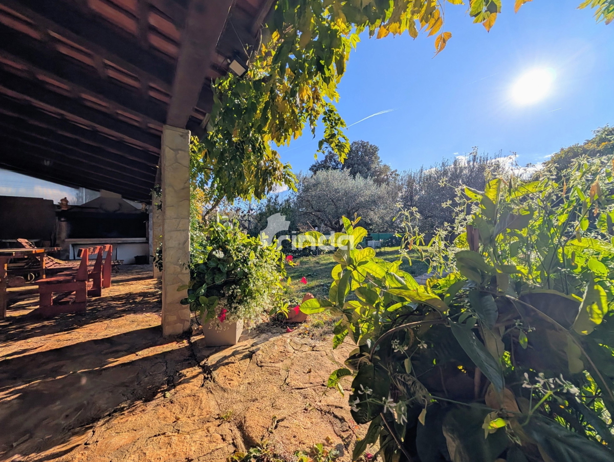 Grande proprietà nella periferia di Rovigno - 125m2 + (4550m2)