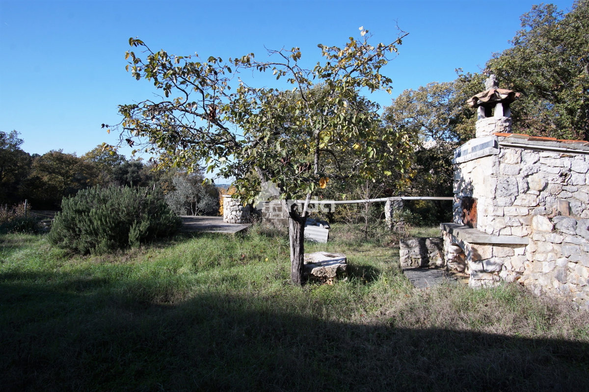 Casa legalizzata su terreno agricolo - Rovigno - 200m2 + (3000m2)- Prezzo ridotto