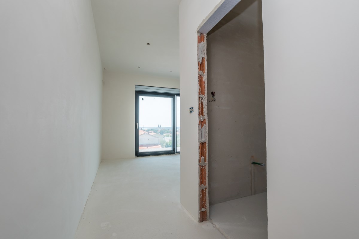 Medolino, casa moderna con piscina e vista mare