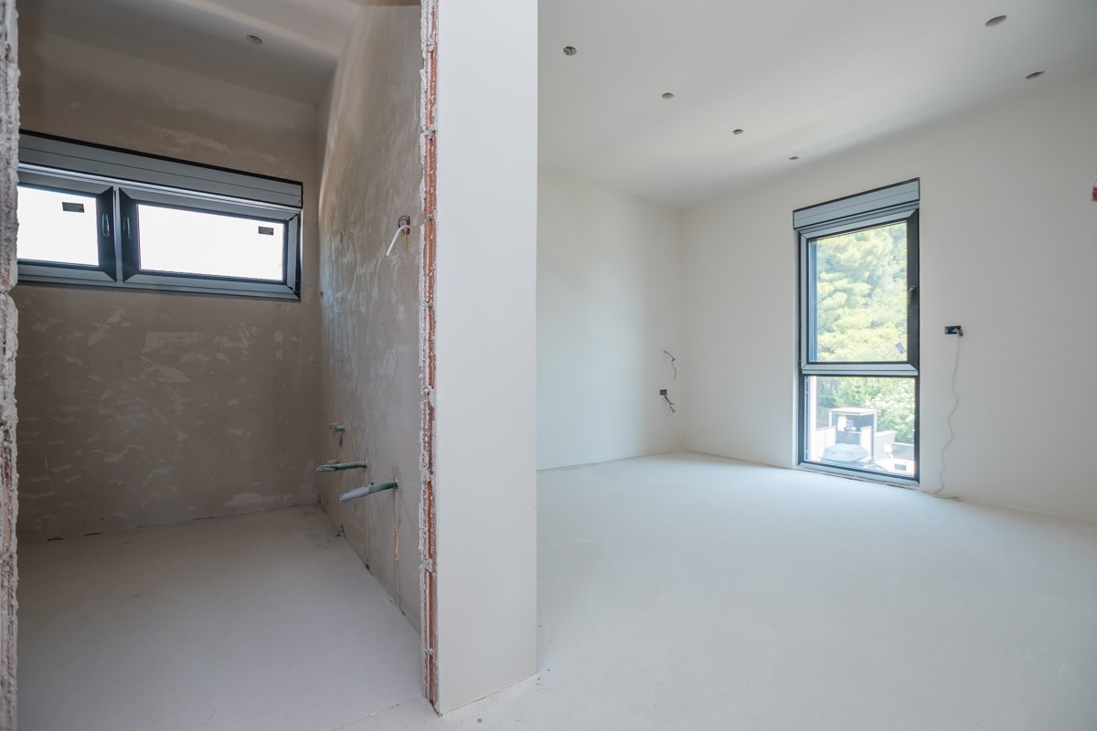 Medolino, casa moderna con piscina e vista mare