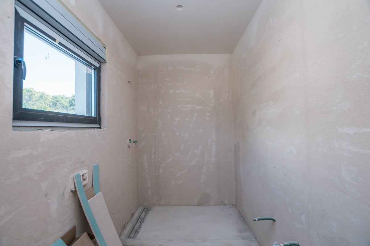 Medolino, casa moderna con piscina e vista mare