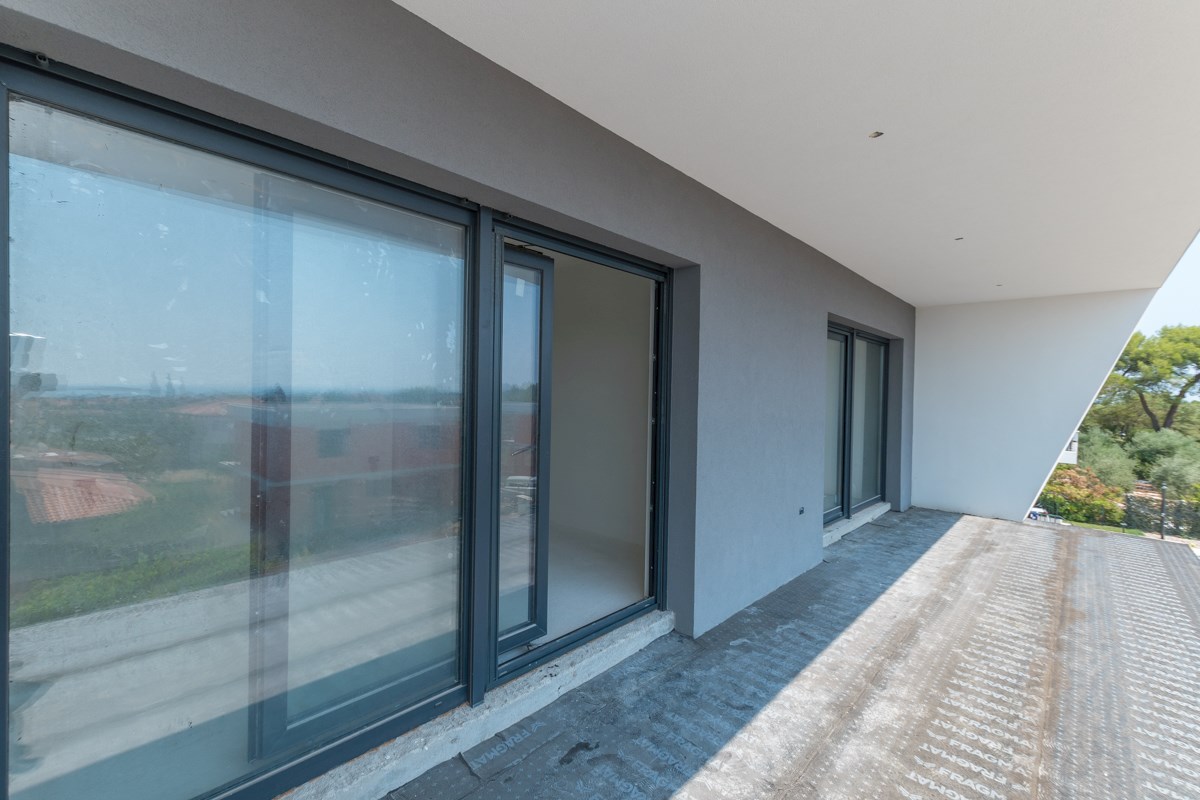 Medolino, casa moderna con piscina e vista mare