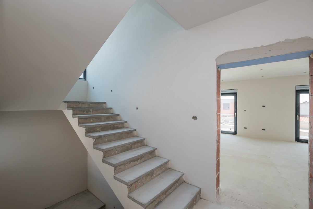 Medolino, casa moderna con piscina e vista mare