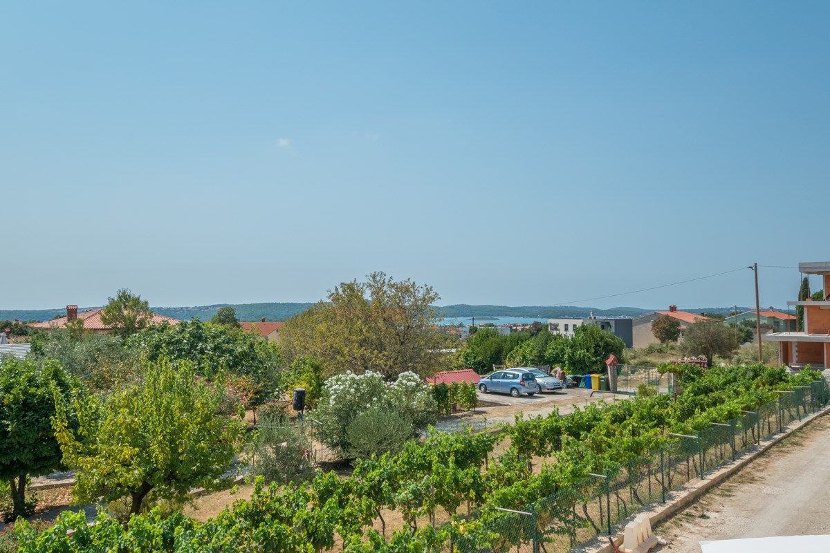 Medolino, casa moderna con piscina e vista mare