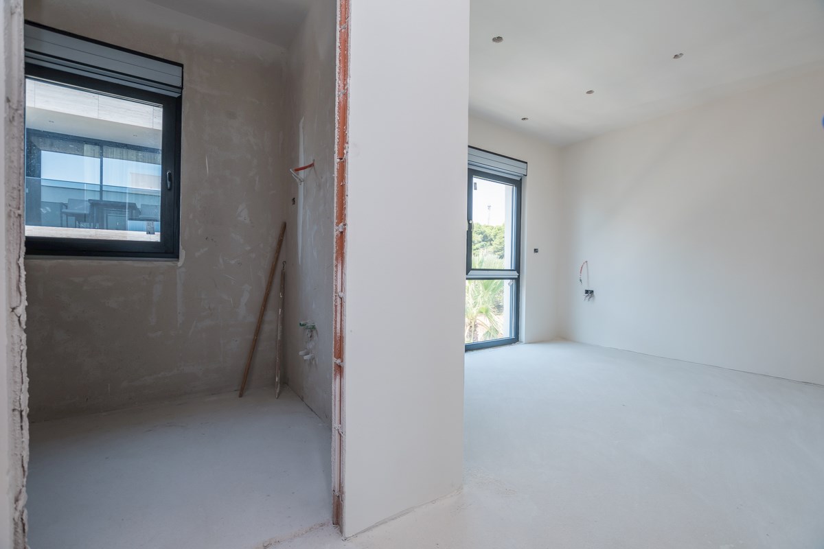 Medolino, casa moderna con piscina e vista mare