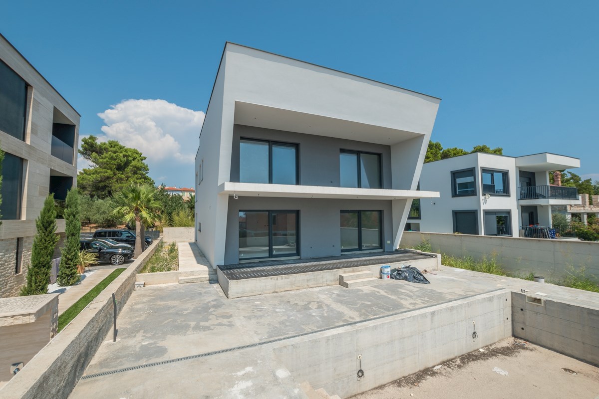 Medolino, casa moderna con piscina e vista mare