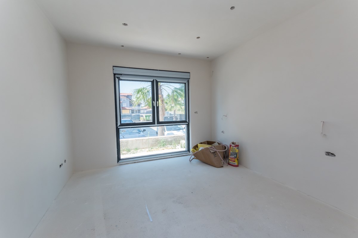 Medolino, casa moderna con piscina e vista mare