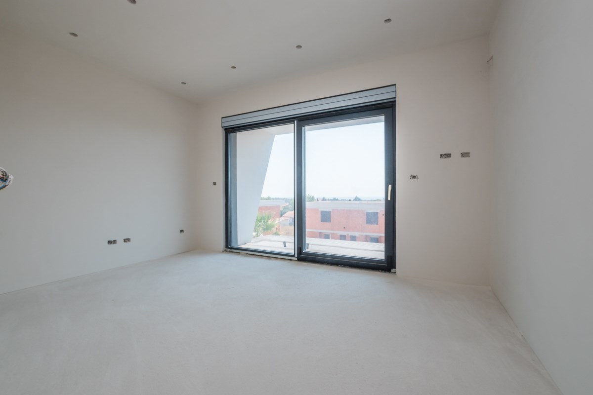 Medolino, casa moderna con piscina e vista mare