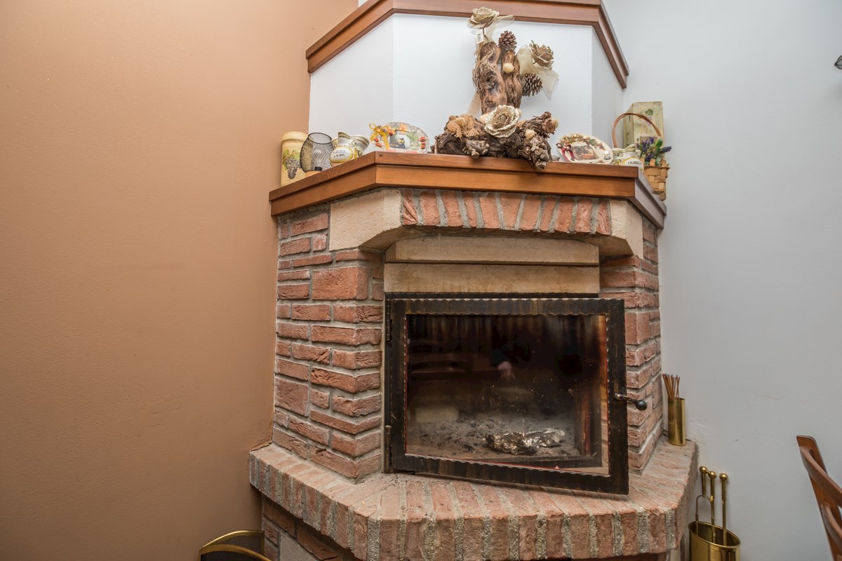 Istria, Parenzo, edificio commerciale nei dintorni di Parenzo