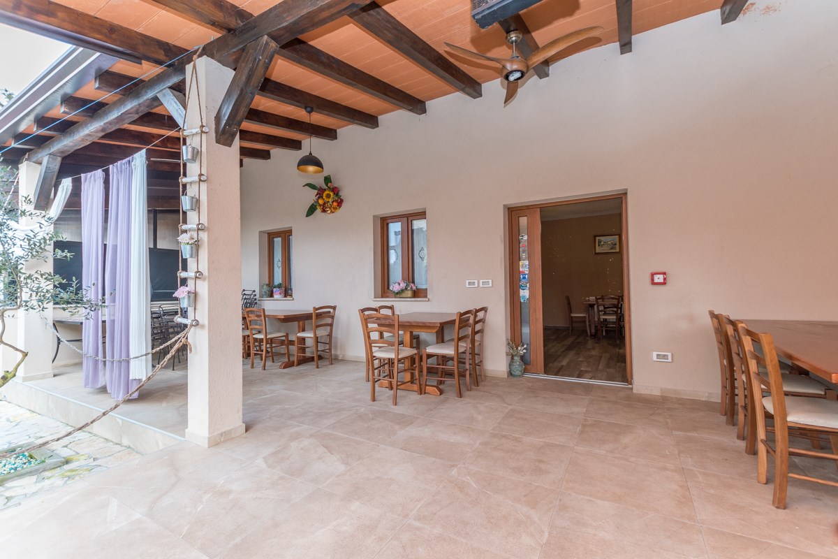 Istria, Parenzo, edificio commerciale nei dintorni di Parenzo