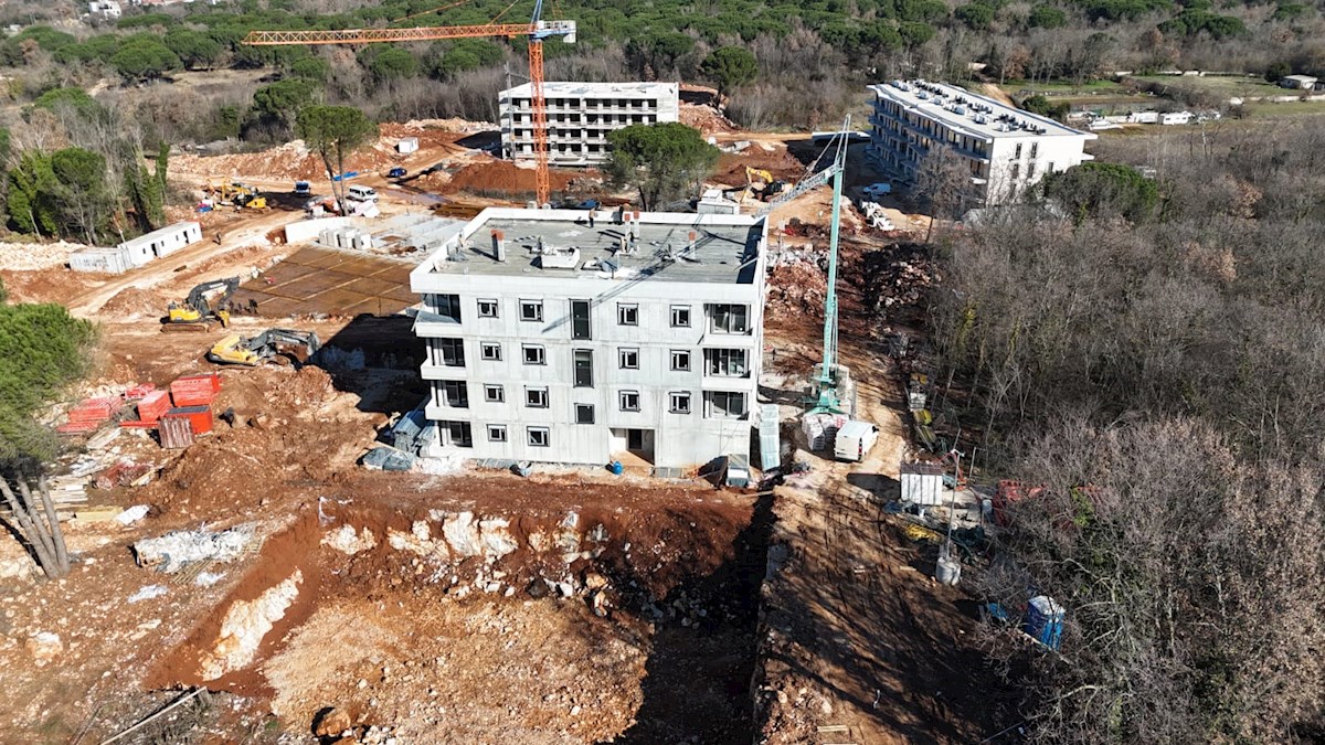 Istria, Parenzo – Appartamento al secondo piano in una nuova costruzione di qualità vicino al mare