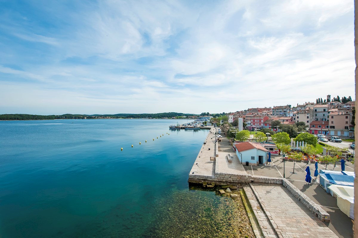 Istria, Rovigno, tre appartamenti di lusso, prima fila al mare