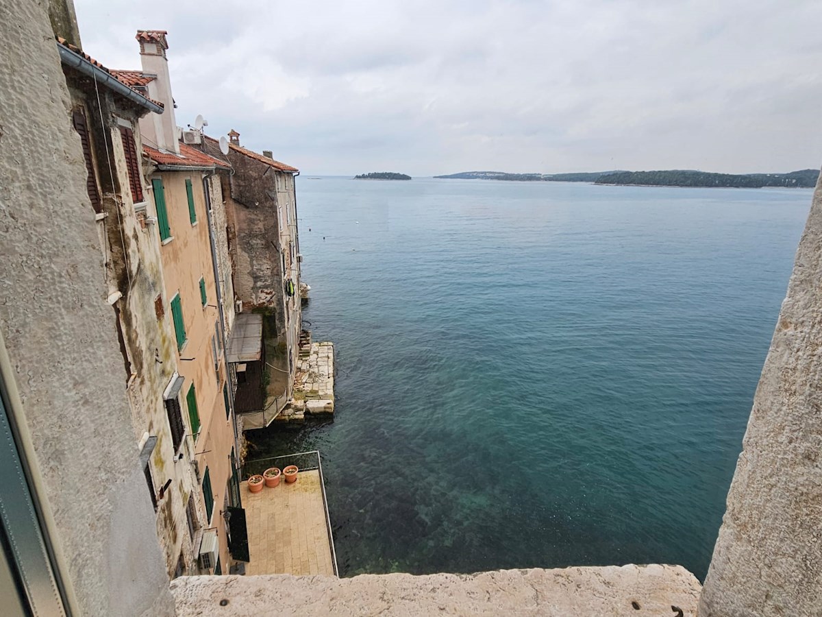 Istria, Rovigno, tre appartamenti di lusso, prima fila al mare