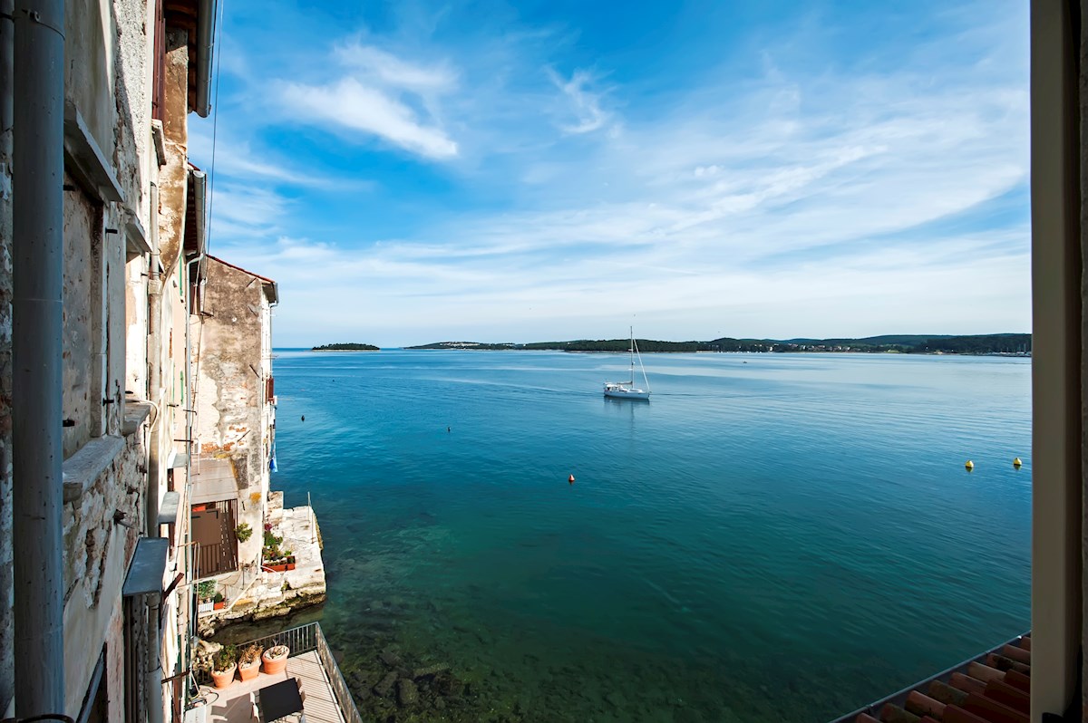 Istria, Rovigno, tre appartamenti di lusso, prima fila al mare