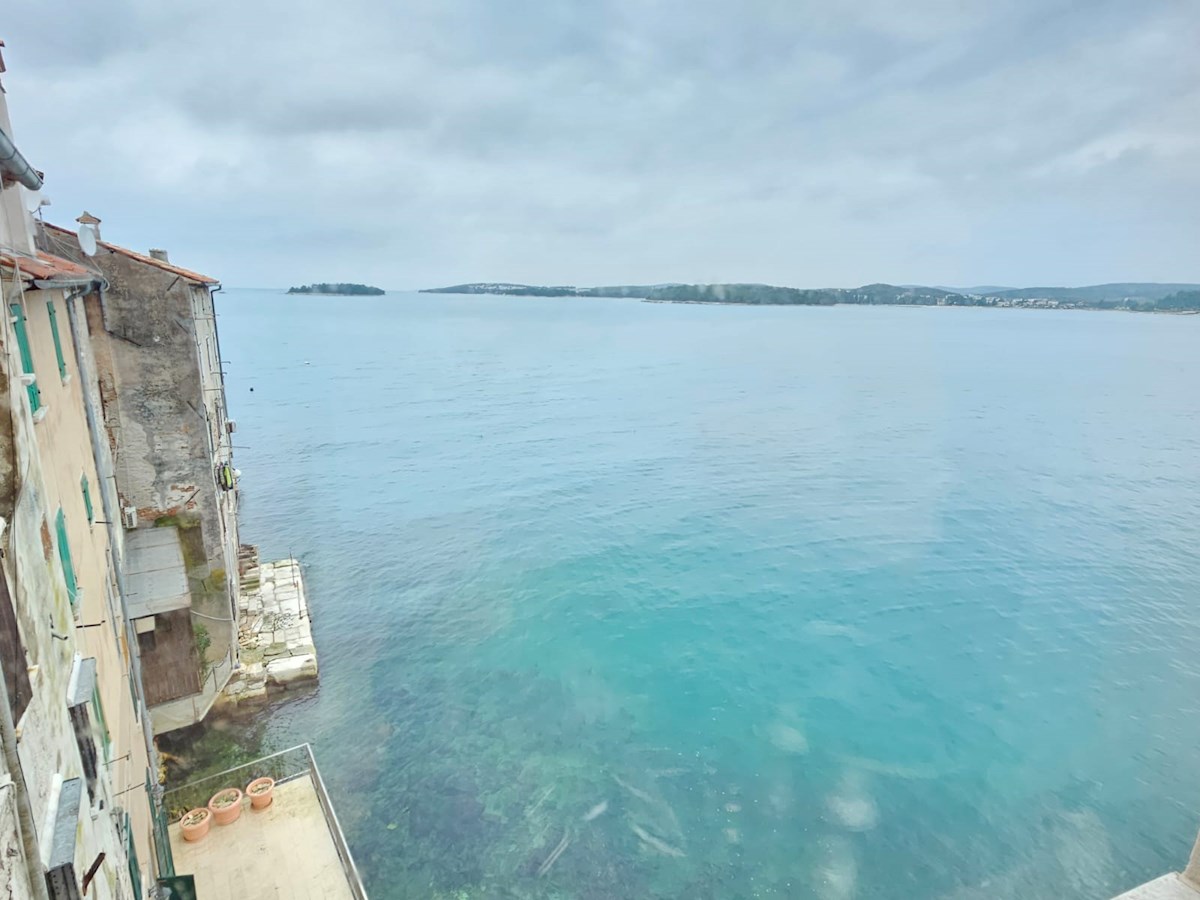 Istria, Rovigno, tre appartamenti di lusso, prima fila al mare