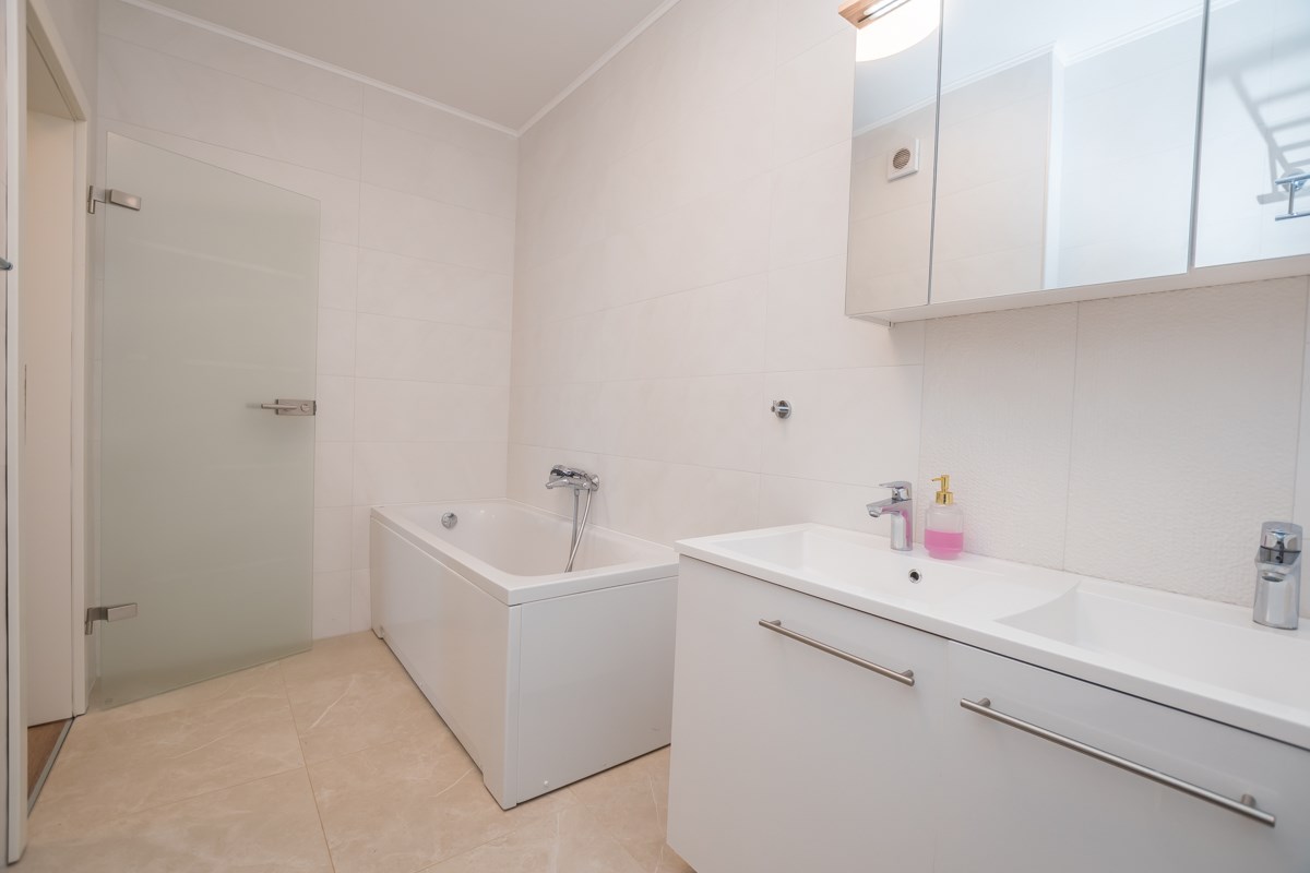 Cittanova, appartamento arredato con vista mare