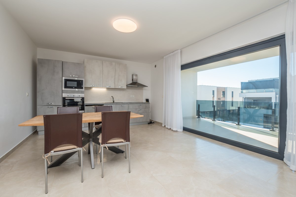 Cittanova, appartamento arredato con vista mare