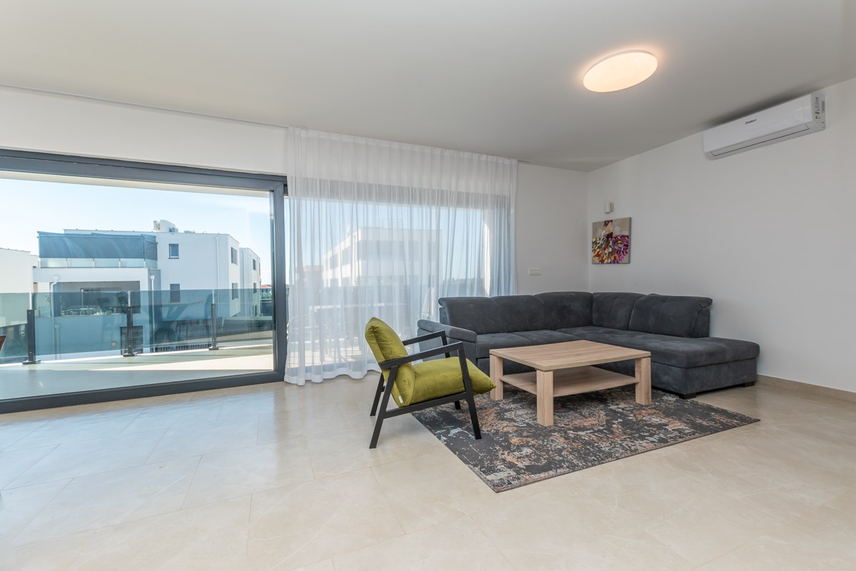 Cittanova, appartamento arredato con vista mare