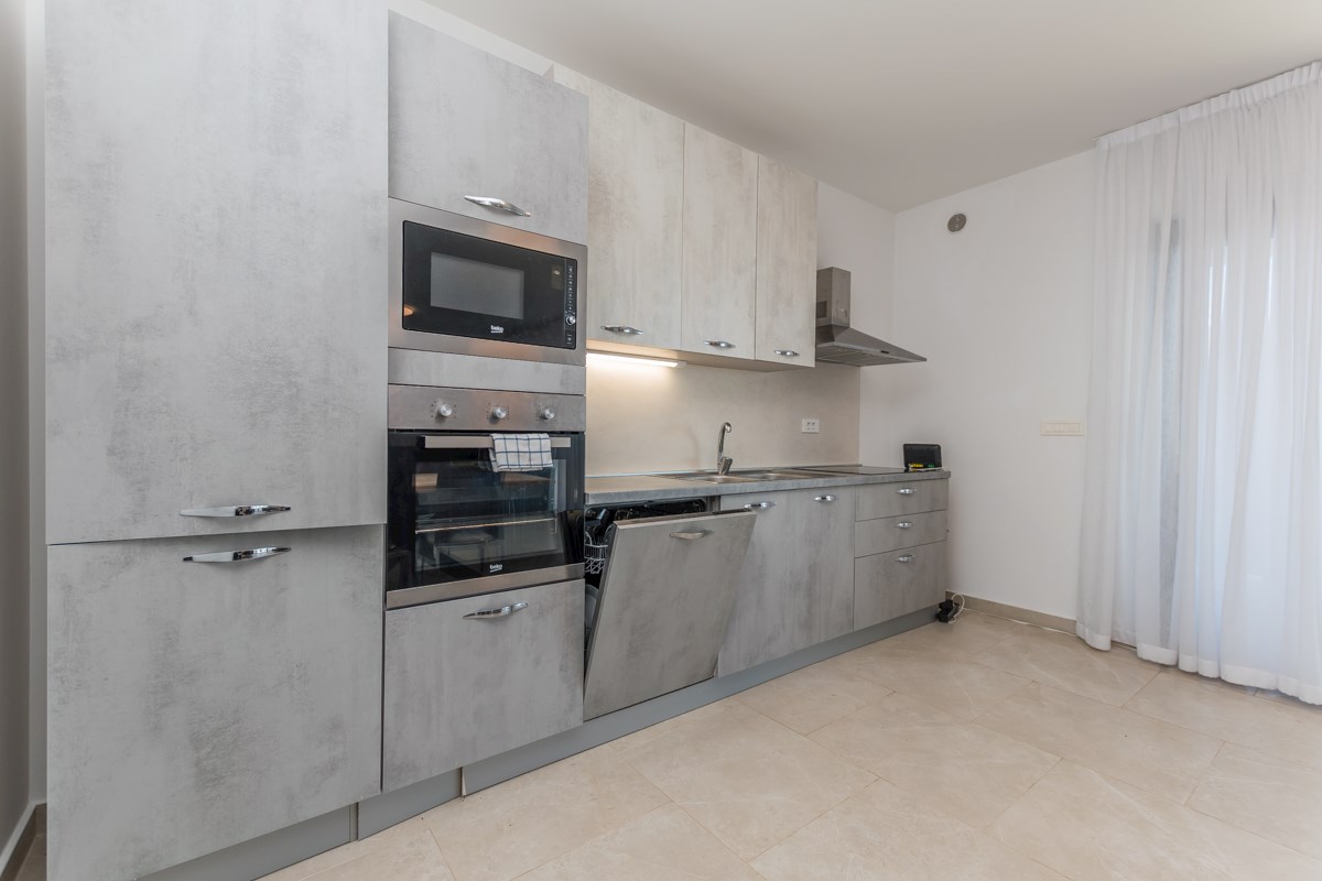 Cittanova, appartamento arredato con vista mare