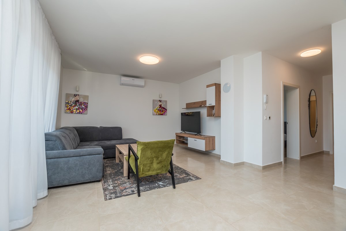 Cittanova, appartamento arredato con vista mare