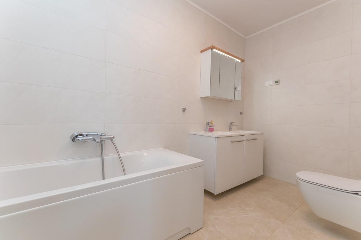 Cittanova, appartamento arredato con vista mare