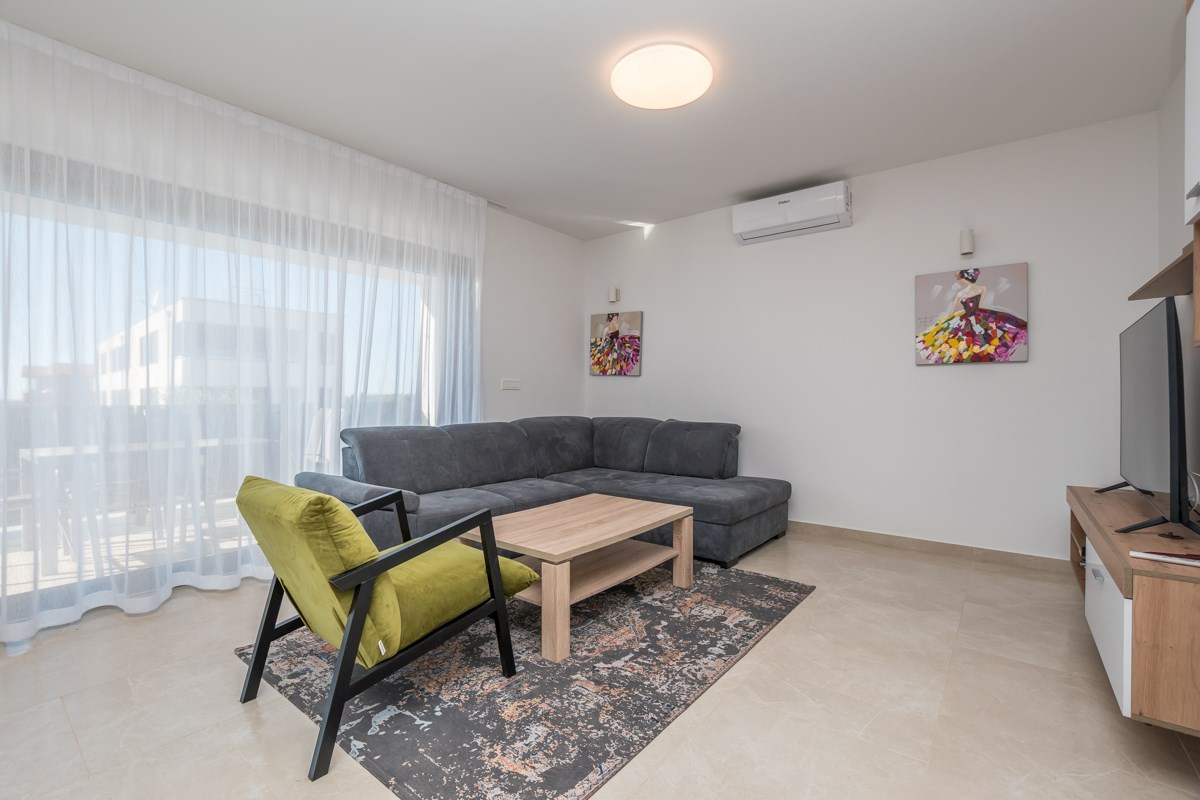 Cittanova, appartamento arredato con vista mare