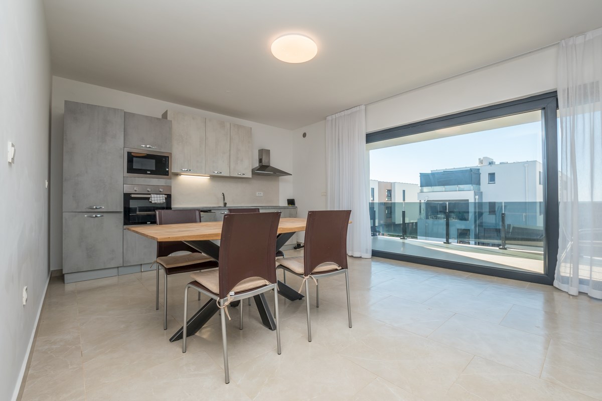 Cittanova, appartamento arredato con vista mare