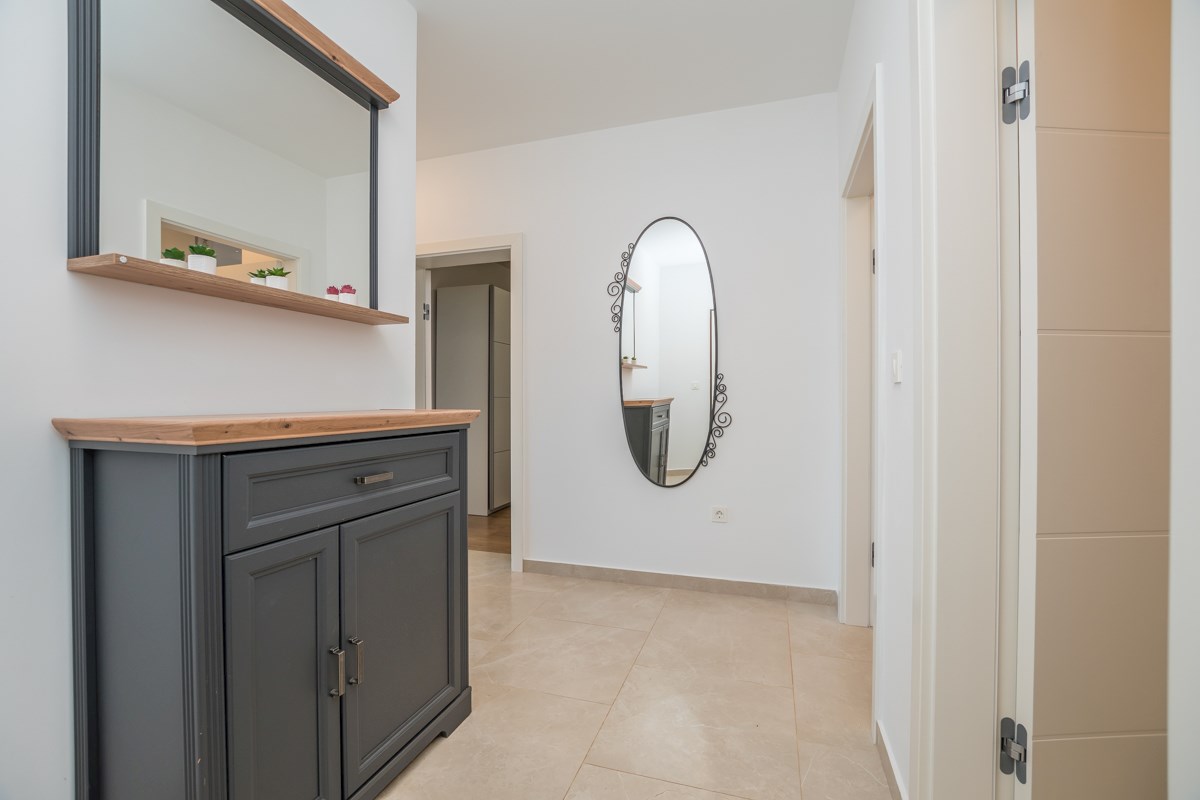 Cittanova, appartamento arredato con vista mare