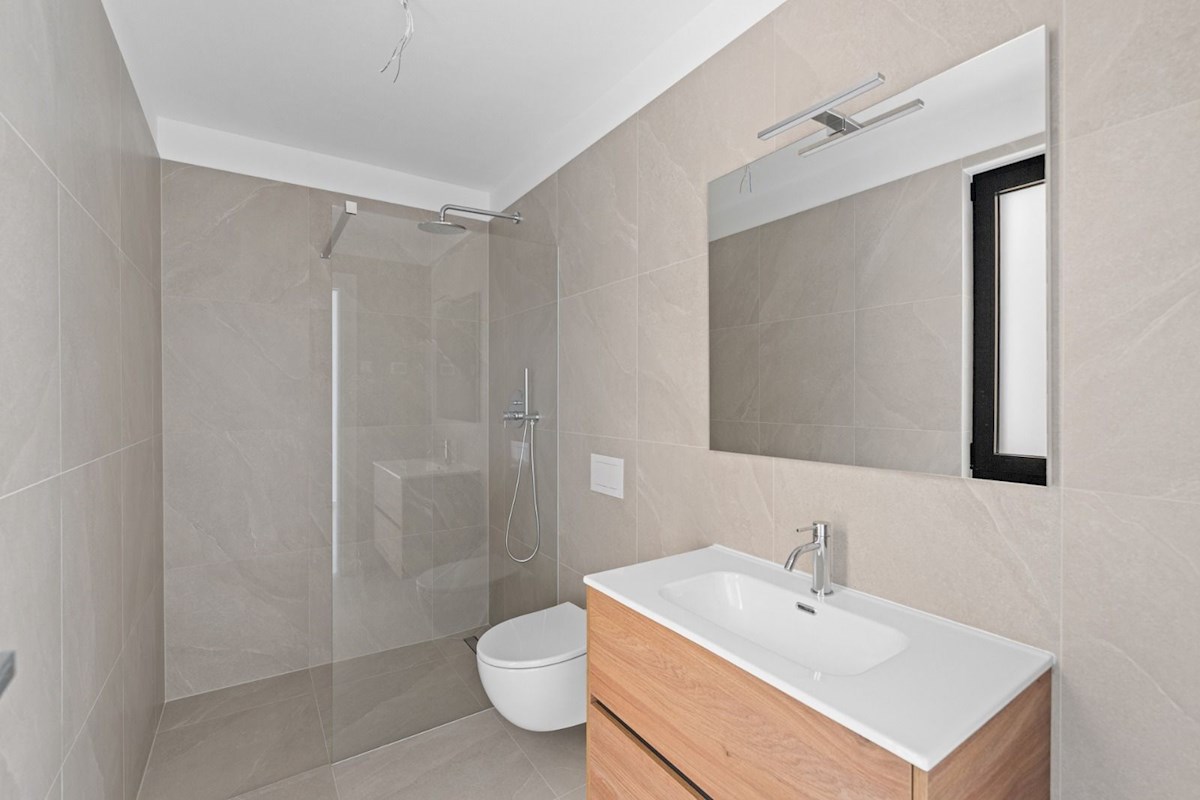 Novigrad – Appartamento di lusso al 1° piano con vista mare