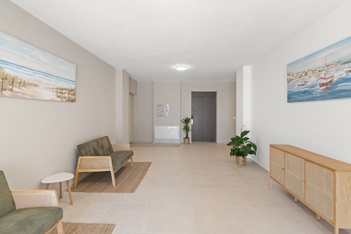 Novigrad – Appartamento di lusso al 1° piano con vista mare