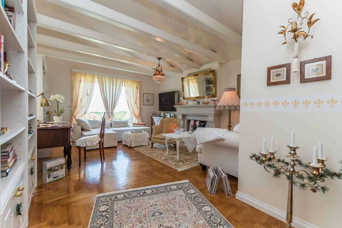 Parenzo, una villa mediterranea con vista panoramica sul mare