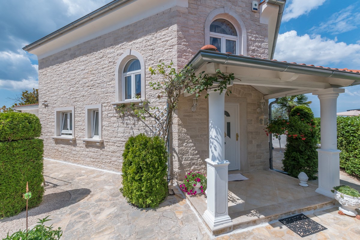 Parenzo, una villa mediterranea con vista panoramica sul mare